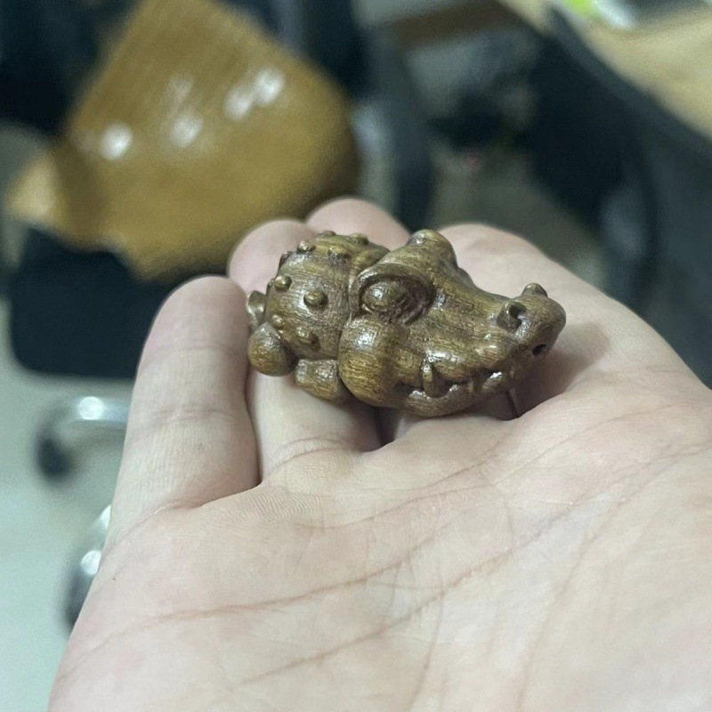金丝檀木鳄鱼小摆件办公文宠手把件艺铭仙苑木雕配饰小挂件礼物