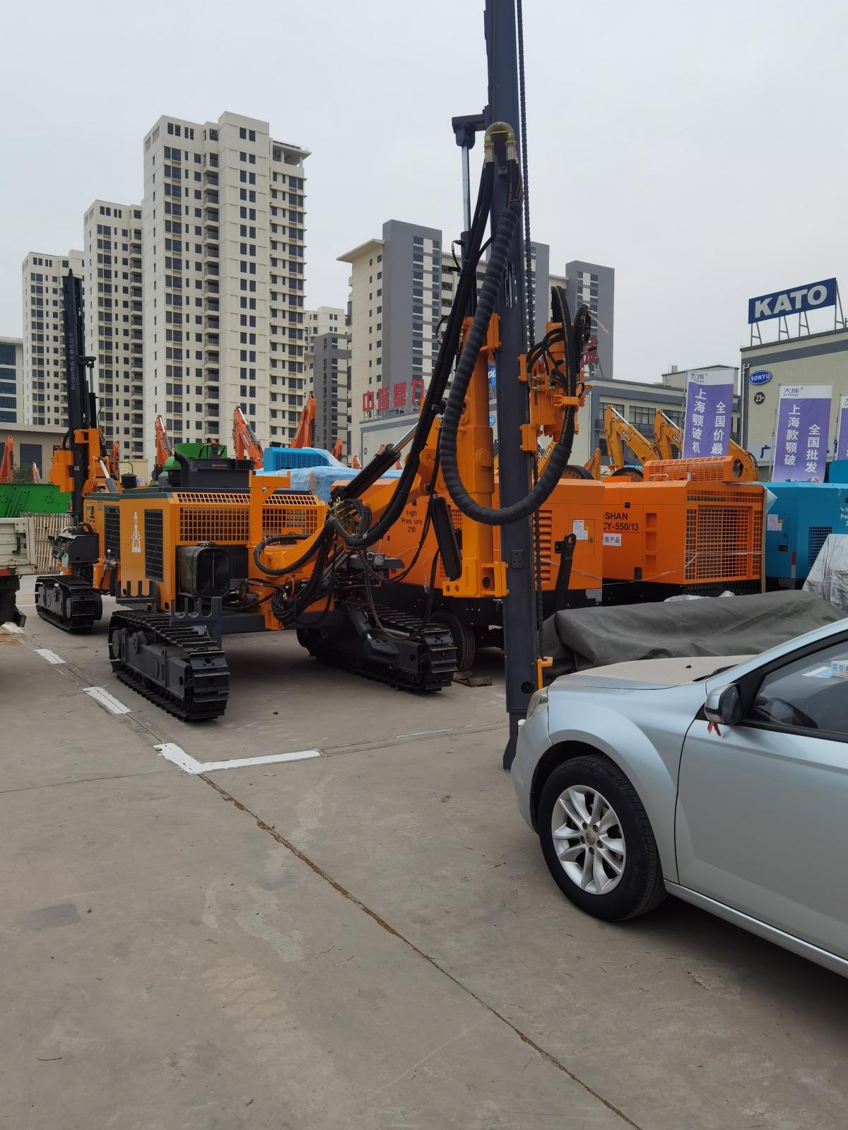 供应广西地区履带式开山钻车kg726 kg726h开山牌潜孔钻车上门调试