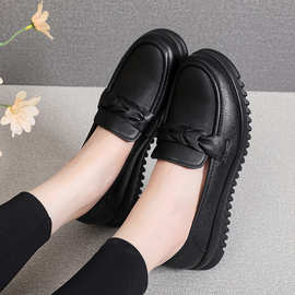 新款耐磨防水工作鞋春秋女士妈妈皮鞋软底防滑单鞋女休闲小皮鞋