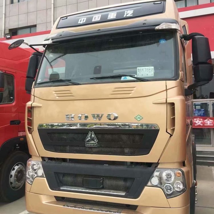 中国重汽豪沃t7h牵引车国六440马力16自动挡天然气巴西香槟金