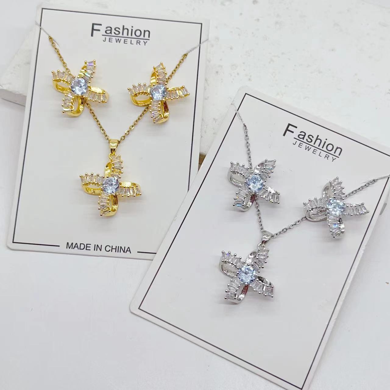 Japan and South Korea Internet Hot New Copper Gold-Plated Ladder Square Four-Leaf Flower Advanced Shiny Sweet Earrings Necklace Two-Piece Suit