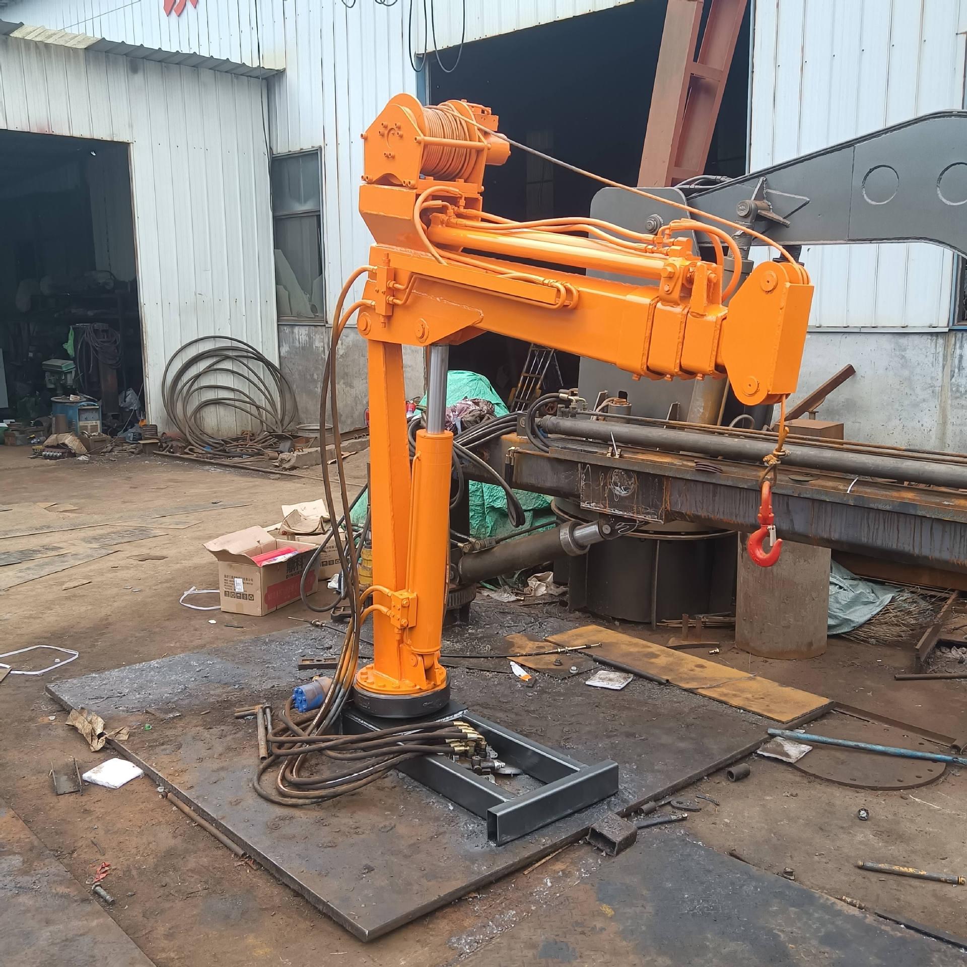 2吨拉树苗果园可伸缩 折叠吊臂起重机