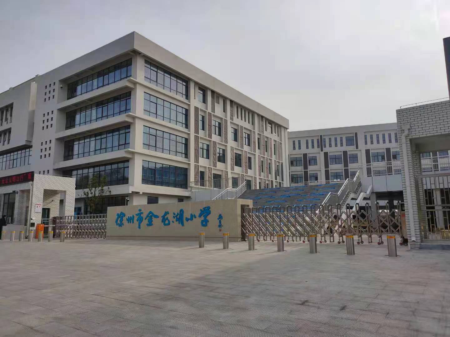 徐州市金龙湖小学安装绿岛缘壁挂高效杀菌节水香皂