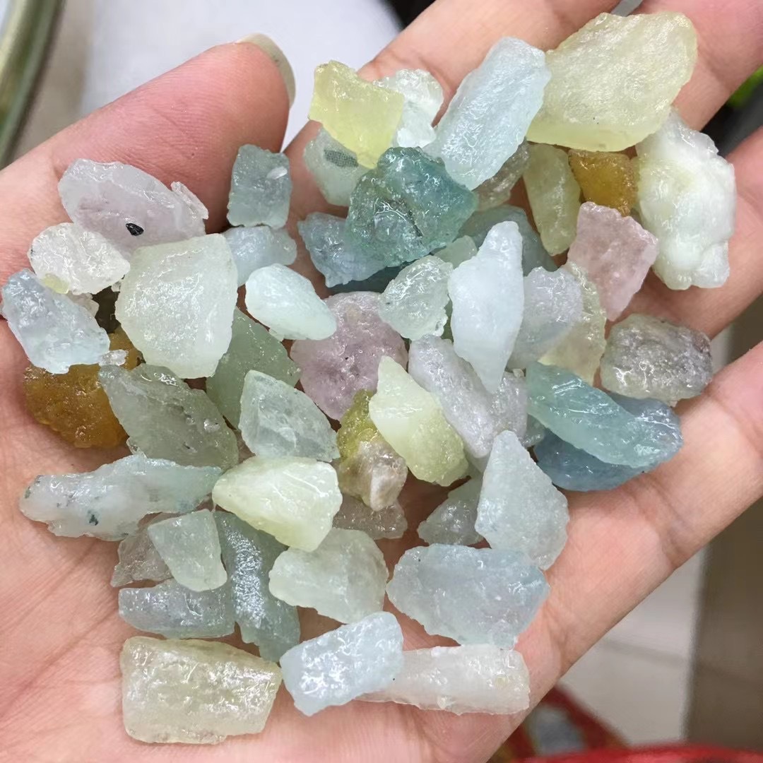 绿柱摩根石 原石 未打孔 品质如图 尺寸8-20mm