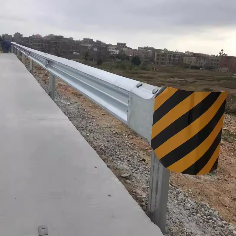 高速波形护栏板乡村公路交通防撞隔离栏杆喷塑热镀锌两波三波护栏