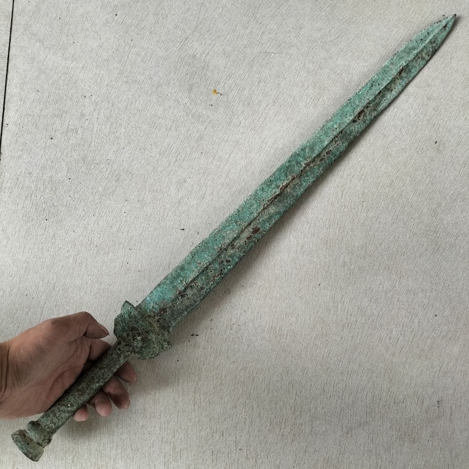 青铜剑春秋战国宝剑铜剑红斑绿绣包老浆古玩收藏品