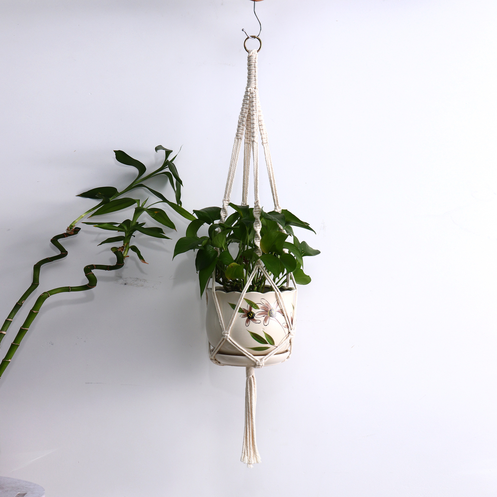 Handmade Hanging Plant Bracket Basket Support Decorative Jardiniere Bohemian Cotton String Tassel Cradle and Flower Pot Net Pocket