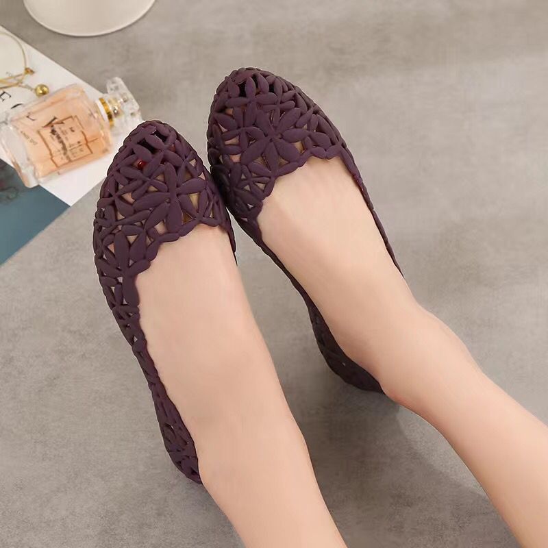 Summer New Hollow-out Plastic Sandals Women's Flat Leaking Hole Shoes Bird's Nest Jelly Fashion Closed Toe Beach Rain Boots