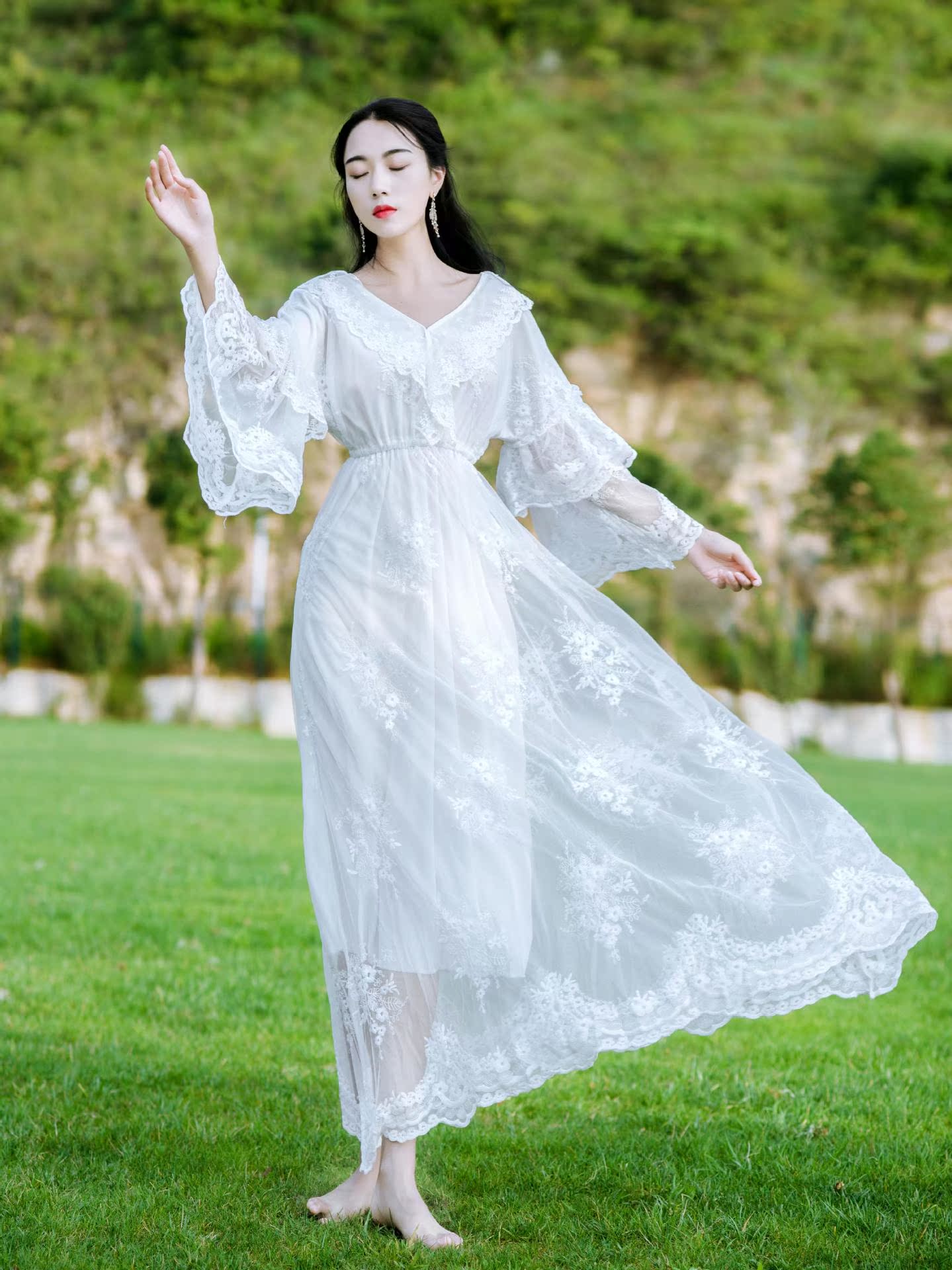 2022海边度假蕾丝喇叭袖长裙连衣裙仙女风唯美长裙