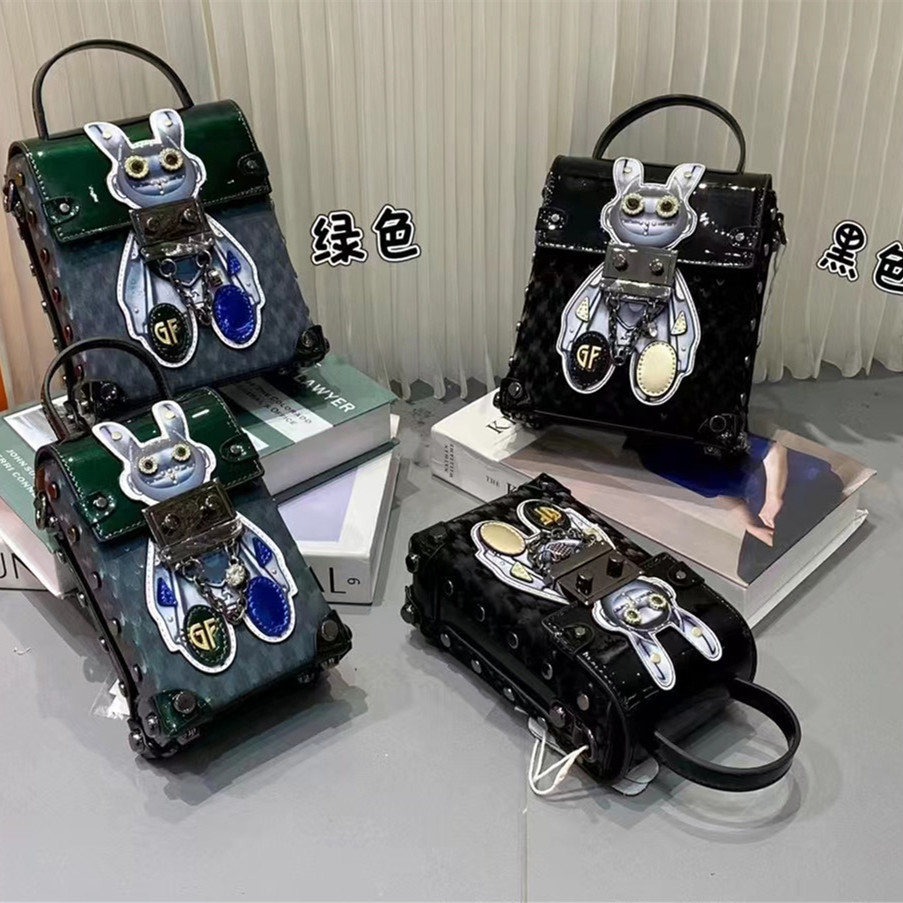 星际熊联名款手机包时尚潮流个性迷你小包重工铆钉精致包包女新品