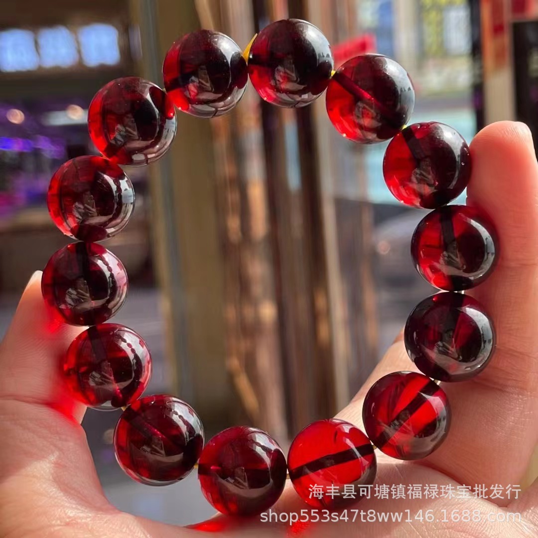 天然血珀大尺寸手链颜色鲜艳酒红色如图上手大气好看血珀手链批发