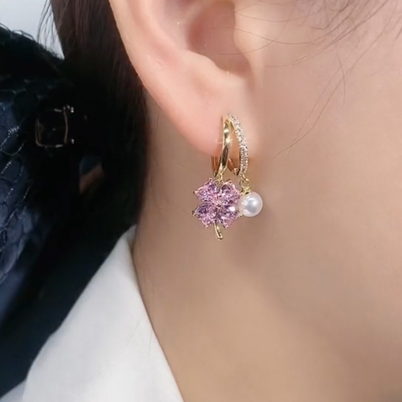 Purple Crystal Four-Leaf Flower Pearl Ear Clip 2023 New Internet Celebrity Fashionable Earrings Light Luxury
