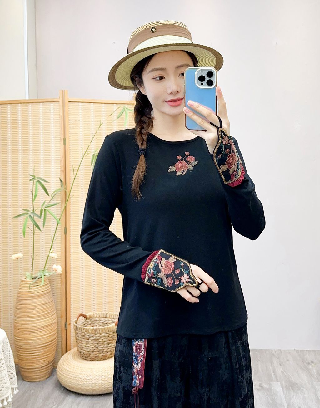 刺绣花朵t恤 2024春季新款 民族风贴布木耳边指套打底圆领上衣女