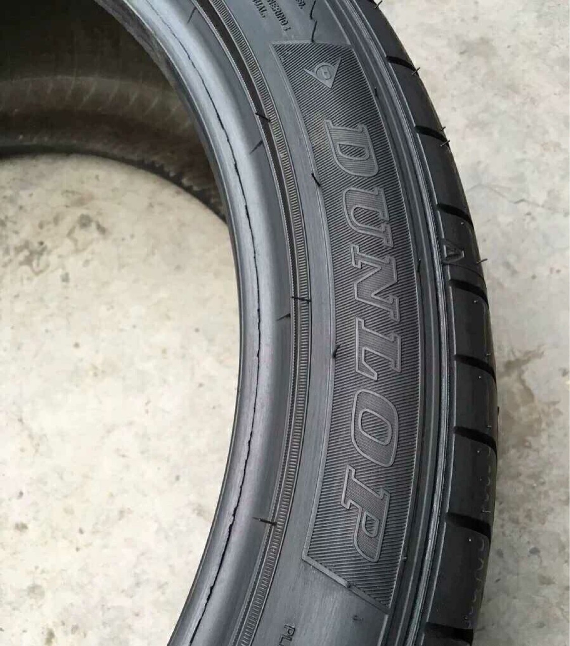 二手九成新邓禄普防爆轮胎245/40r19 rf 94w maxx050