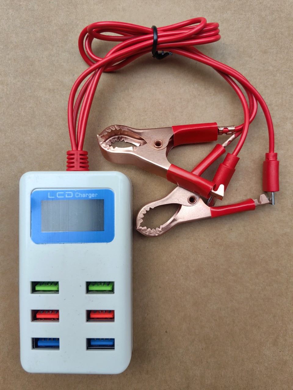 6USB带LCD夹子充电器12～24V电瓶手机充电多功能充电器