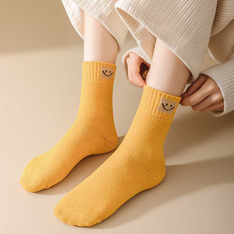 Autumn and Winter New Socks Women's Thickened Small Smiley Face Terry-Loop Hosiery Warm Mid-Calf Length Socks Floor Mid-Calf Length Socks Zhuji Wholesale