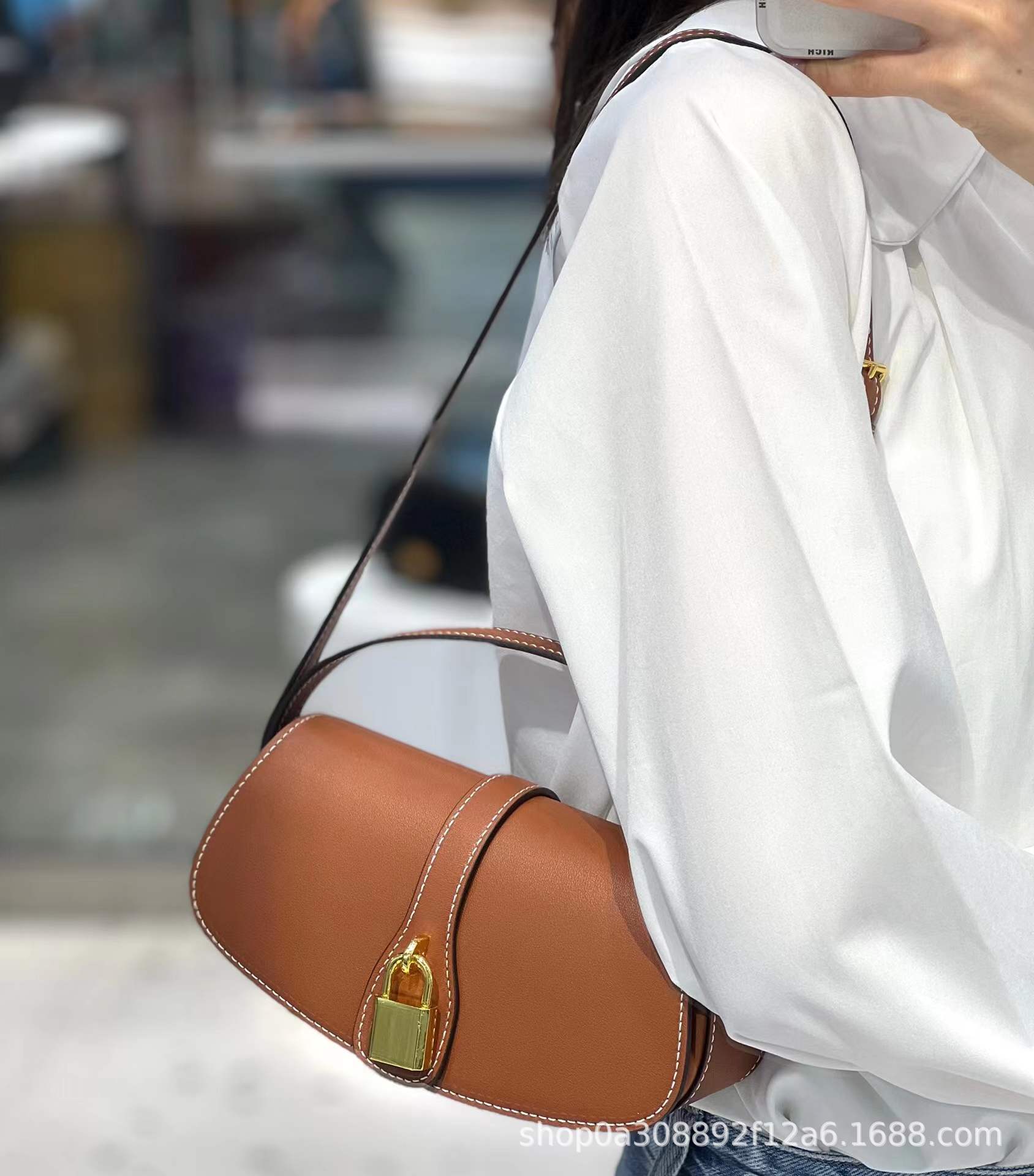 2022新款凯旋门老花腋下包真皮迷你复古马鞍包斜挎休闲百搭锁头包