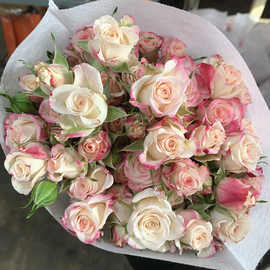 鲜花批发市场地摊多头蔷薇泡泡玫瑰云南昆明家用水养花批发爱丽丝