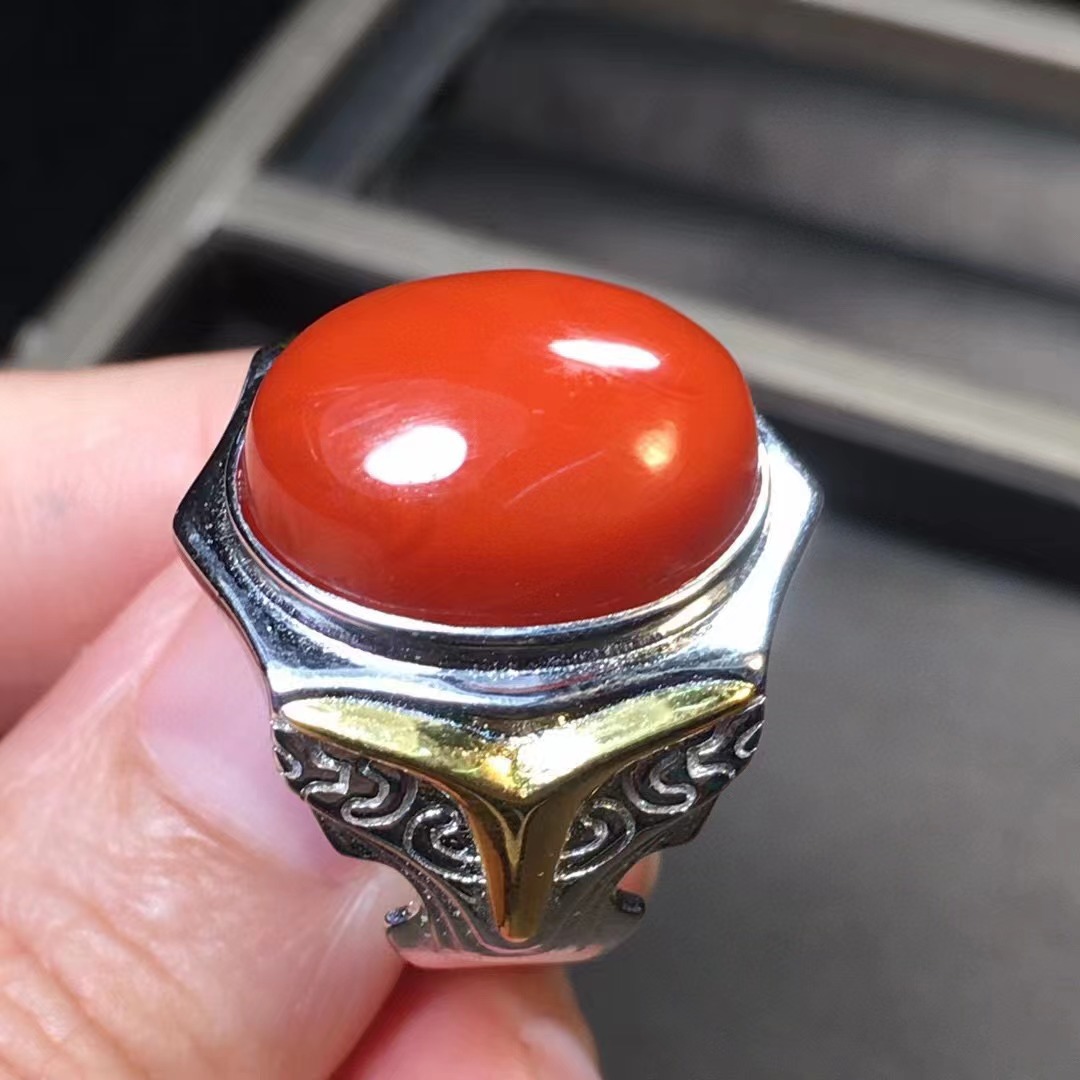天然凉山南红玛瑙霸气男戒指玉质细腻干净s925银镶嵌南红戒指货源