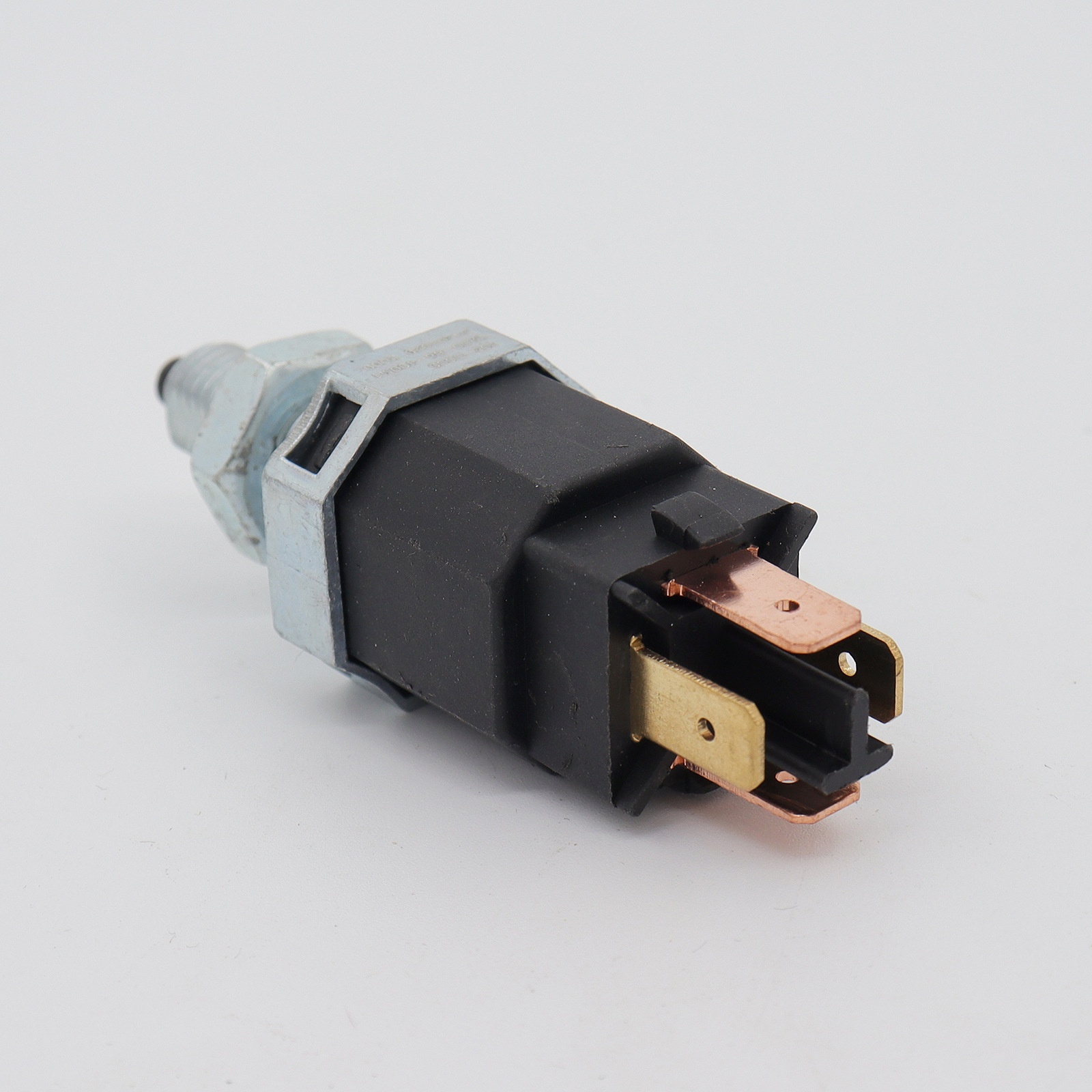 适用车型:适用于标致通用oe号:ra66gf35品名:刹车灯开关商品描述材料