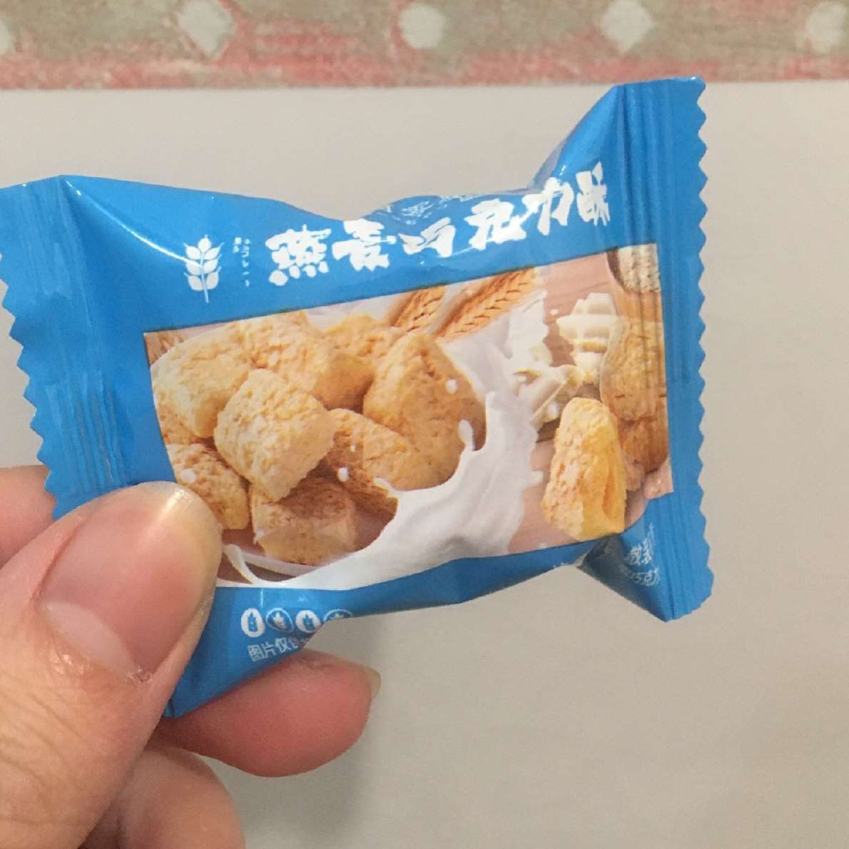 卜珂零点燕麦巧克力酥女生糖果好吃的网红宅家日常休闲小零食整