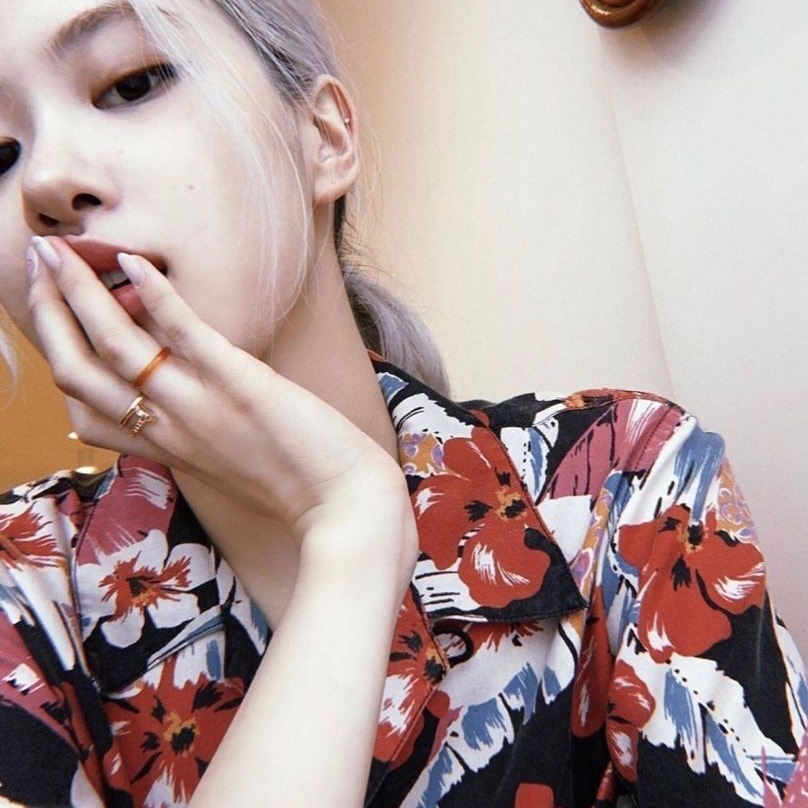 blackpink朴彩英rose欧阳娜娜同款印花短袖宽松复古碎花雪纺衬衫