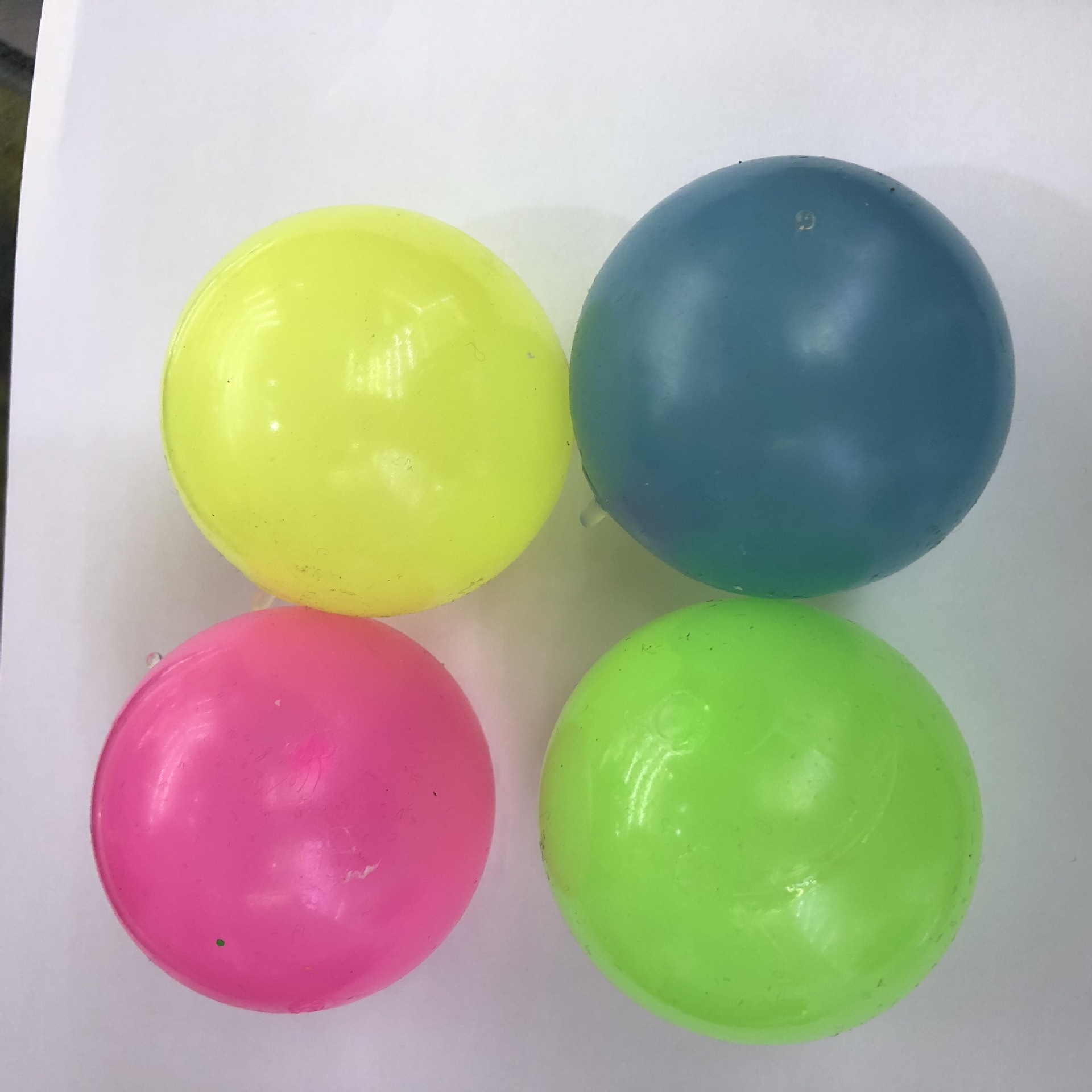 夜光粘靶球亲子互动粘墙球减压发泄球跨境抖音捏捏乐挤吸顶粘粘球