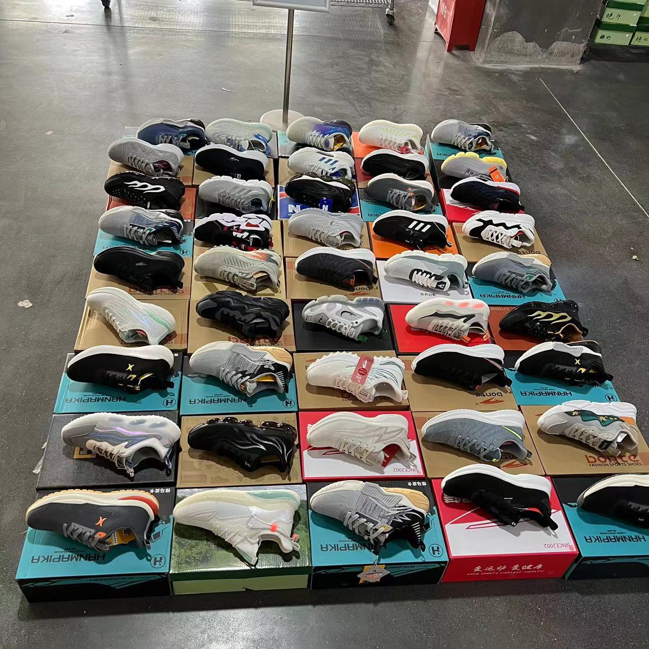 地摊批发鞋图片-海量高清地摊批发鞋图片大全 - 阿里巴巴