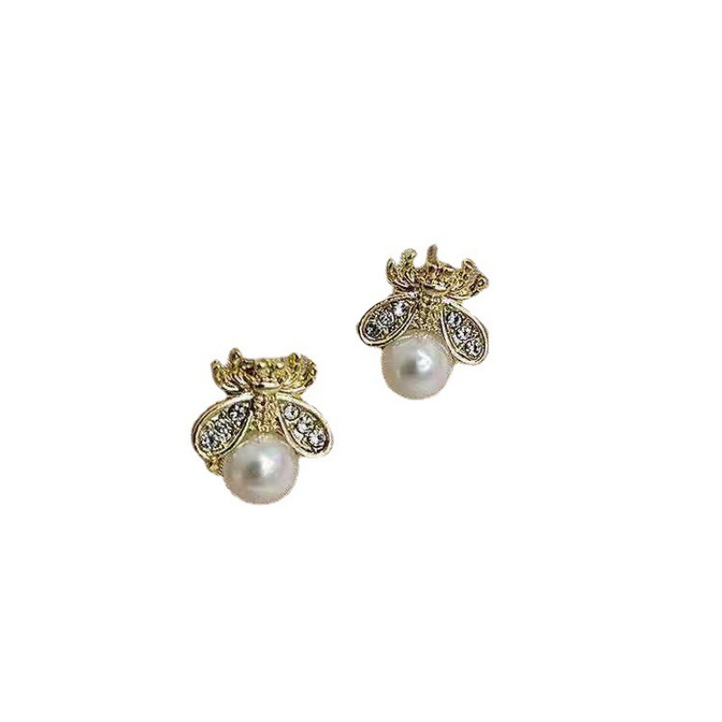 Exquisite Bee Small Ear Studs Sterling Silver Needle Simple and Versatile Niche Design Elegant and Personalized Earrings