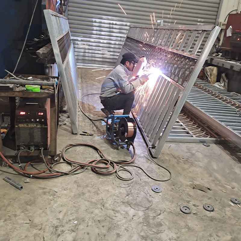 金属防护栏杆厂家定做焊接安装绿化护栏杆绿化带隔离防护栏杆焊接