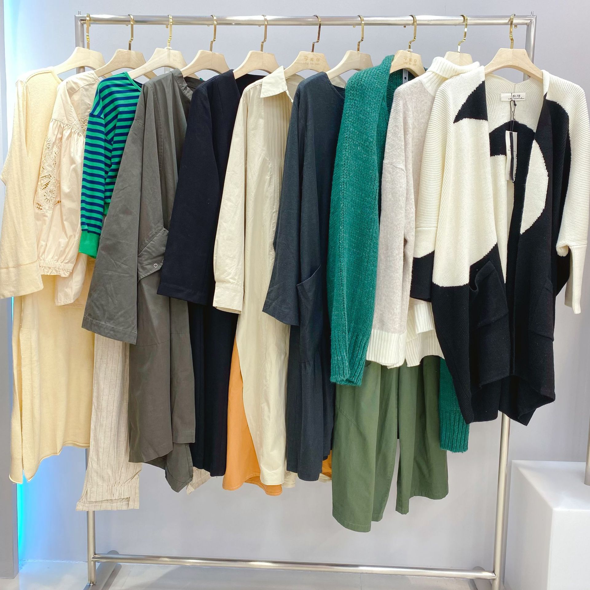 茵曼品牌折扣女装批发夜市地摊衣服女尾货淘宝视频号直播货源知恩