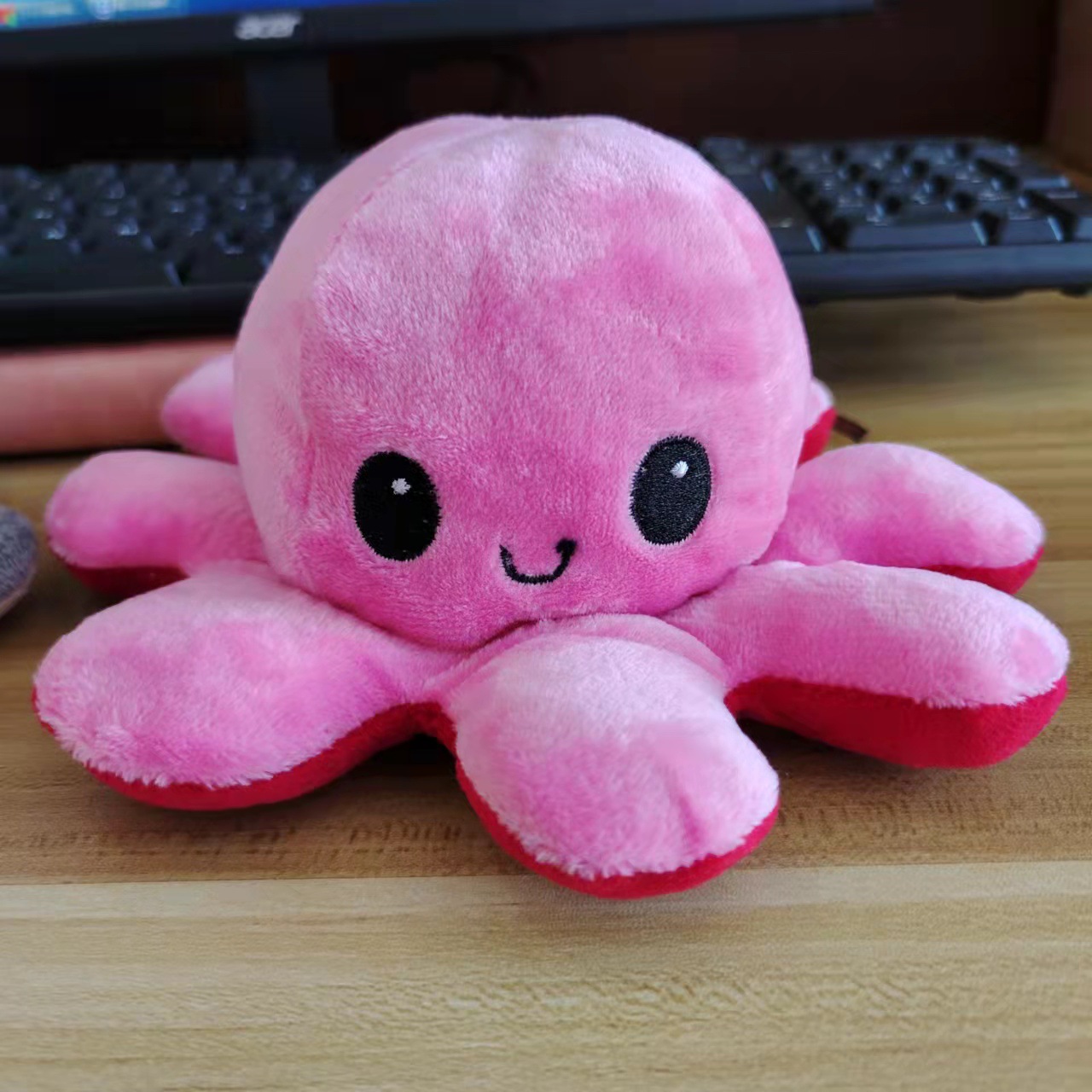 呆萌创意彩色翻转章鱼毛绒玩具公仔爪机娃娃地摊批发婚庆抛洒