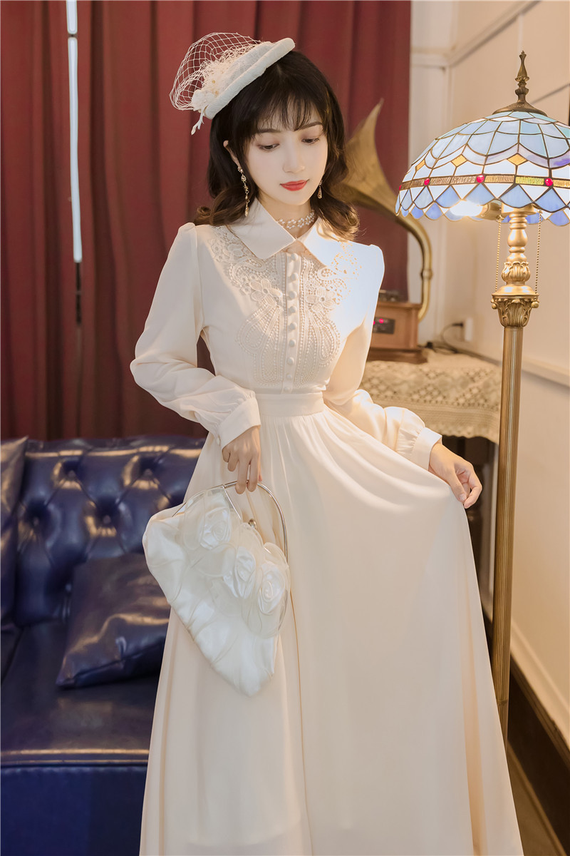 简洁大方温柔风复古杏白色2020实拍新款秋季娃娃领大摆长袖连衣裙