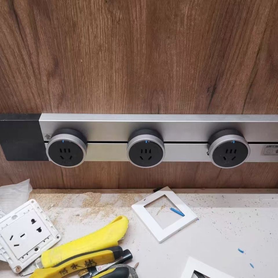 公牛可移动轨道插座厨房专用壁挂式无线滑轨排插接线板家用插排座