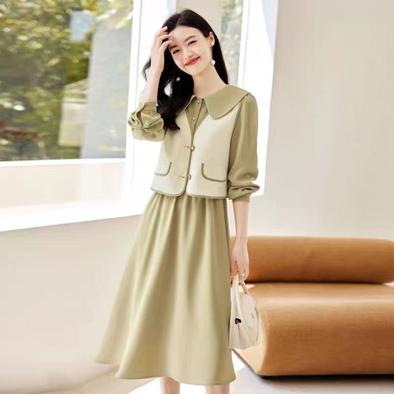 春季连衣裙港风外穿连衣裙2023新款气质小清新套装温柔显瘦两件套
