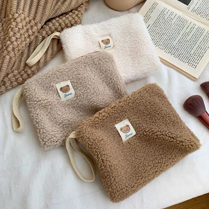 INS Style Portable Plush Cosmetic Bag Large Capacity Online Influencer Cute Bear Icon Travel Cosmetics Storage Bag for Women
