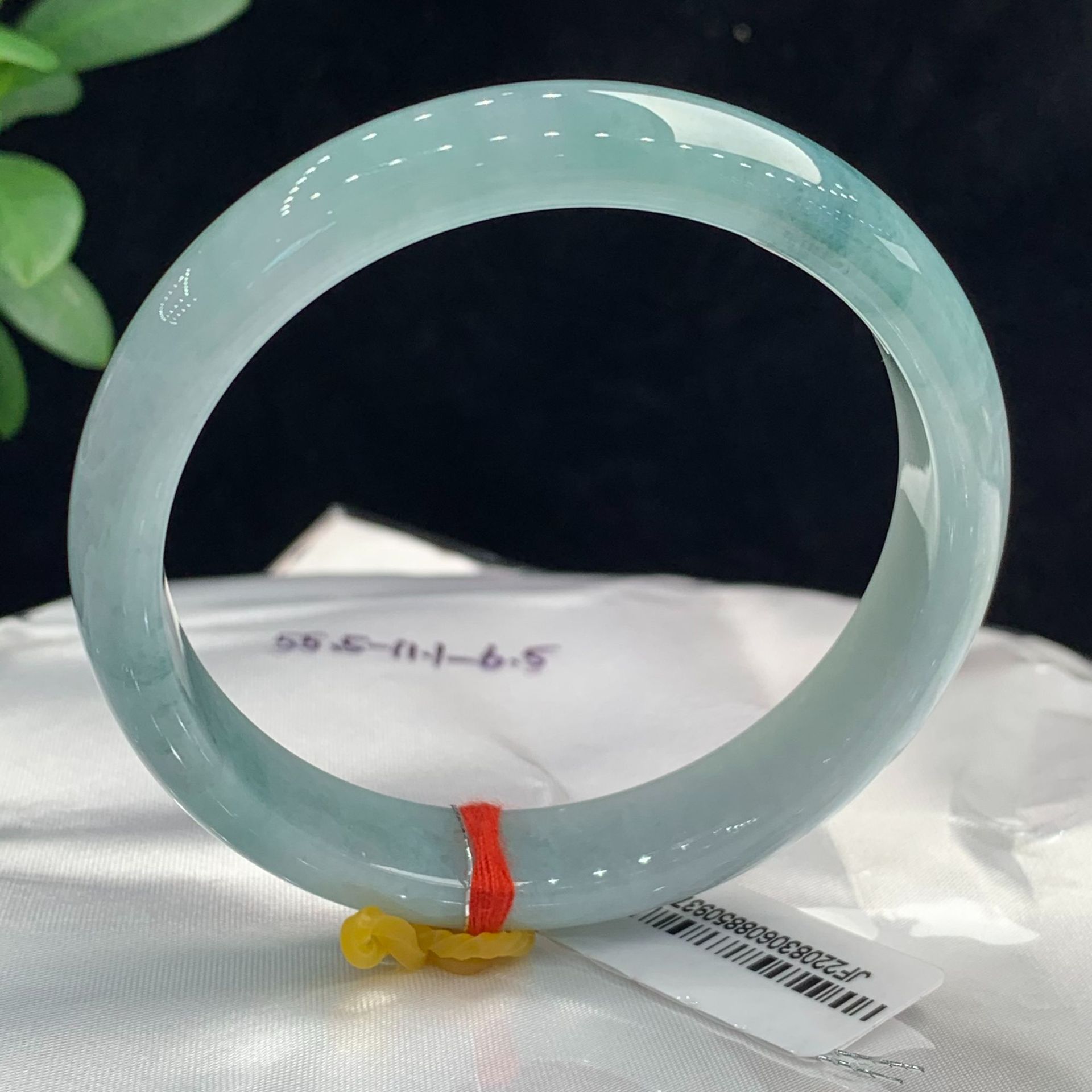 缅甸翡翠冰种飘花玉镯贵妃镯椭圆形细条翡翠手镯翡翠圆条冰透手镯
