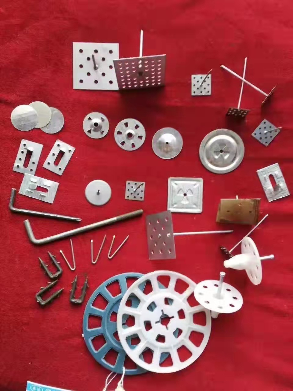 铁丝网保温材料挂片内外墙建筑挂网专用铁皮片钉子胶水