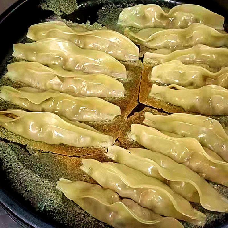 正宗大锅贴牛肉大葱素三鲜味蒸饺煎饺方便早餐速食半成品小吃批发