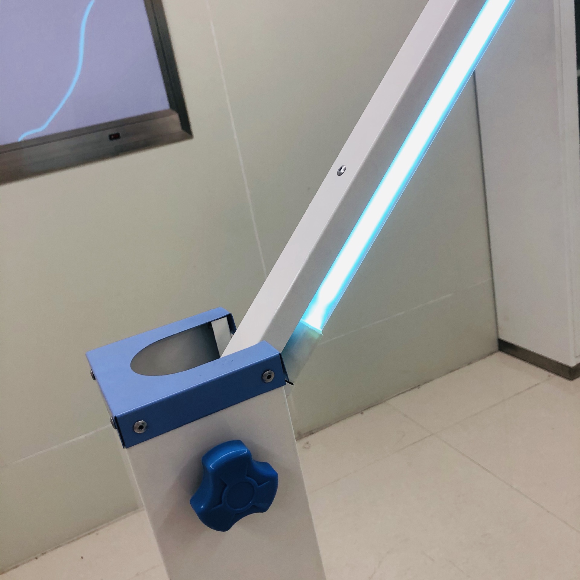 医用紫外线消毒车紫外线消菌灯家用移动医疗学校幼儿园消毒灯车