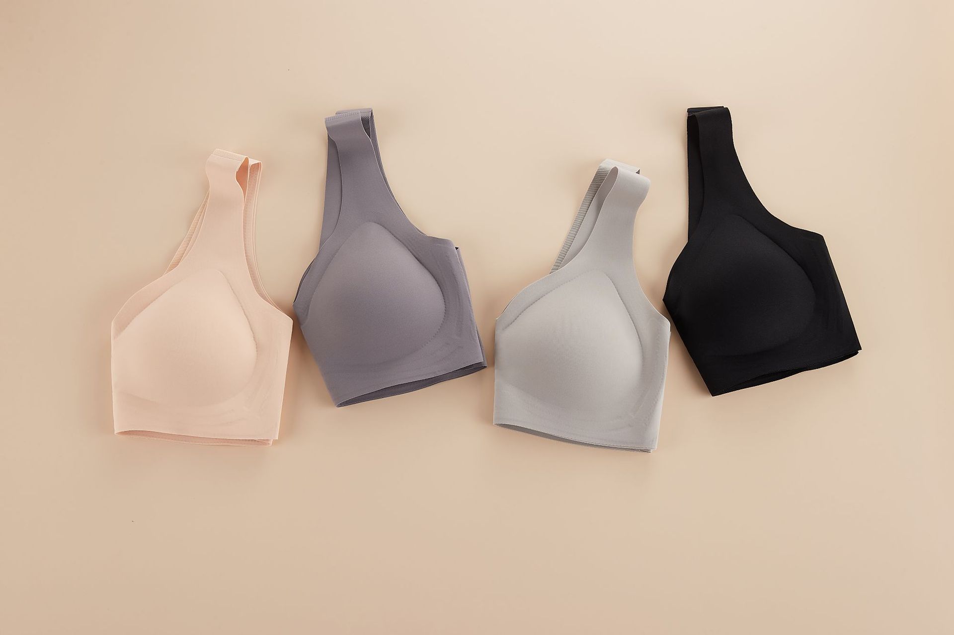 闺蜜内衣套头背心式透气网纱布丁条素肌无痕聚拢裸感泰国乳胶内衣