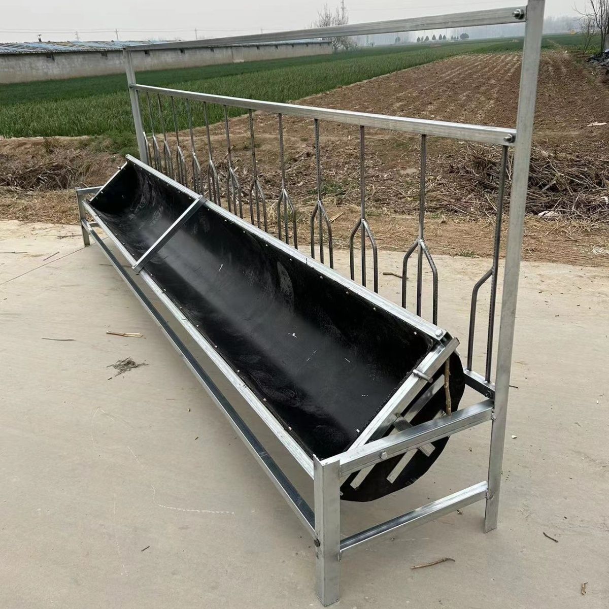 喂羊食槽双面牛羊旋转长途羊槽子定位羊槽围栏两用羊颈夹食槽羊