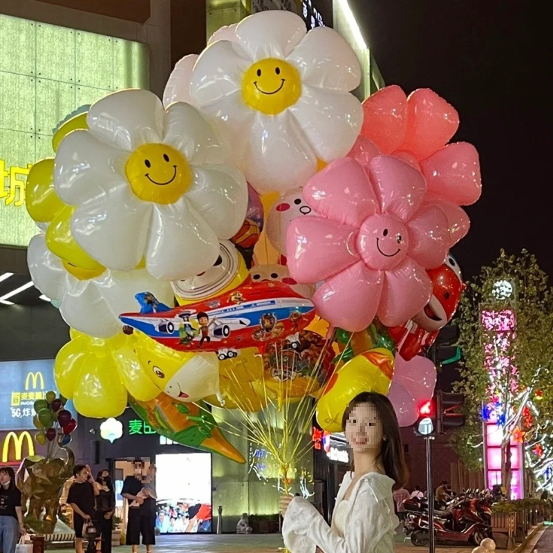 小学生踏青春游小雏菊太阳花笑脸气球网红户外拍照道具摆摊小商品