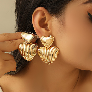 欧美双爱心轻奢气质耳环时尚创意个性设计感条纹金属风耳钉耳饰品