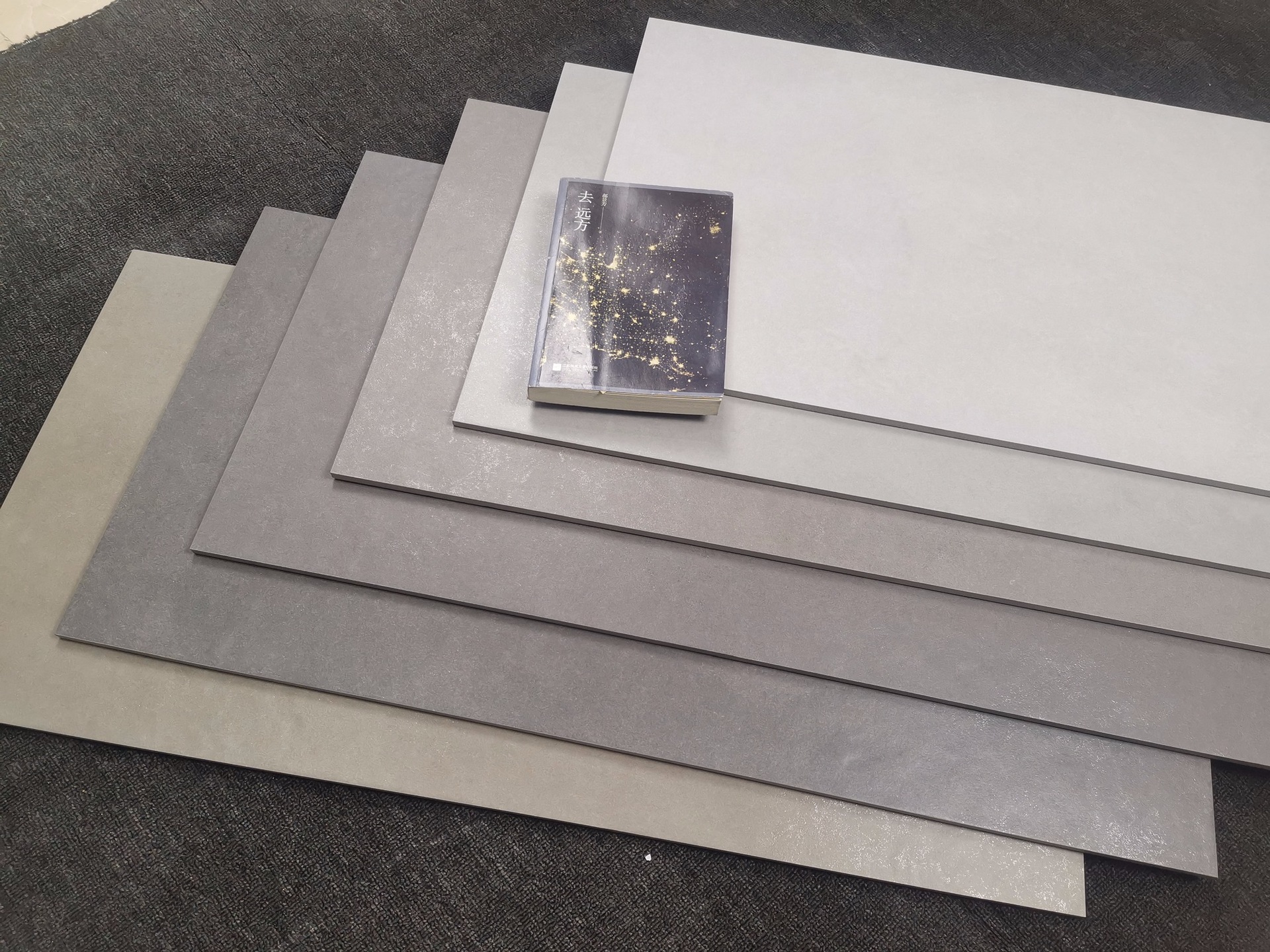 性价比很高侘寂风微水泥素色瓷砖卫生间墙地砖400x800哑光防滑砖