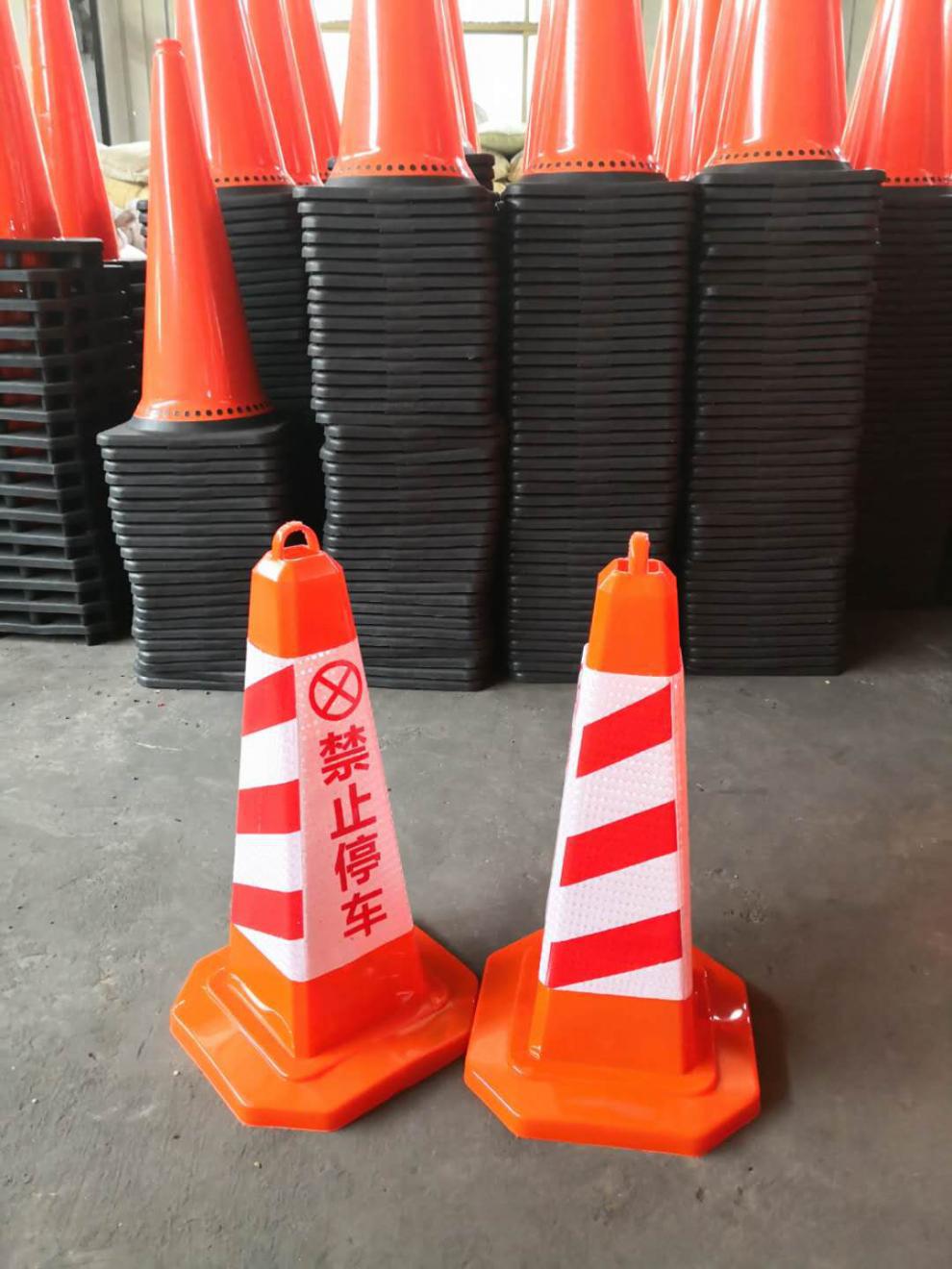 商品描述是否跨境出口专供货源否货号zq-0048类型路锥