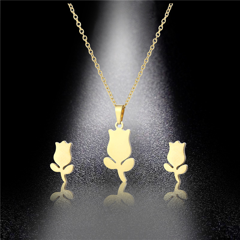 Cross-Border Supply Women's Stainless Steel Flower Necklace Japanese and Korean Fashion Gold-Plated Flowers Pendant Necklace and Earring Suit Wholesale