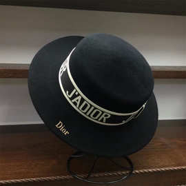 黑色高礼帽
