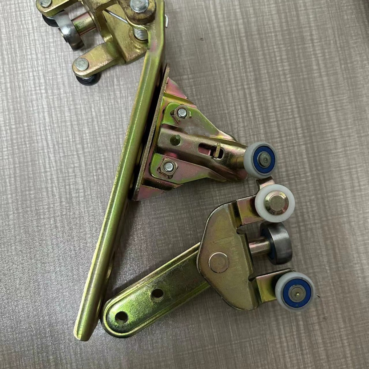 批发汽车零件移门滚轮总成hiace 68039-26070 68320-26010-阿里巴巴