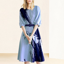 气质显瘦蓝色印花连衣裙女装2023新款高级感修身中长裙夏一件代发